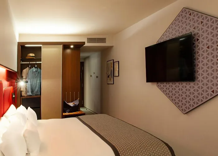 Hotel Indigo Plaza Espana By Ihg 4*