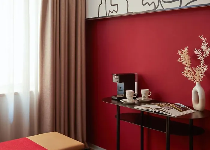 Hotel Indigo Plaza Espana By Ihg 4*